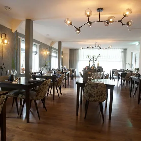 Rebecca Hotel De Waal