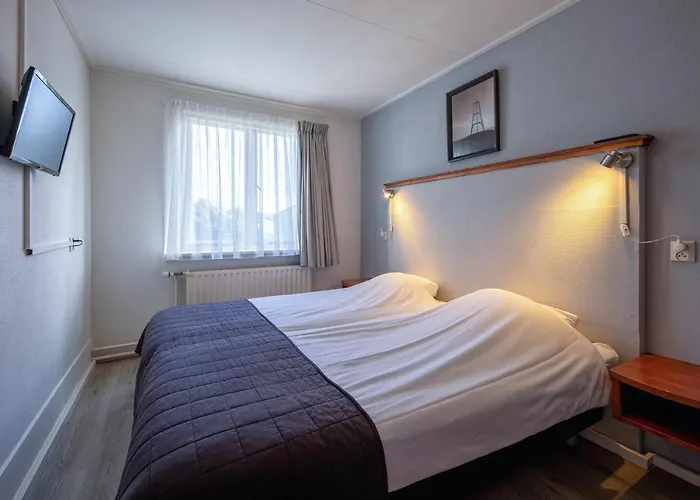 Rebecca Szálloda De Waal