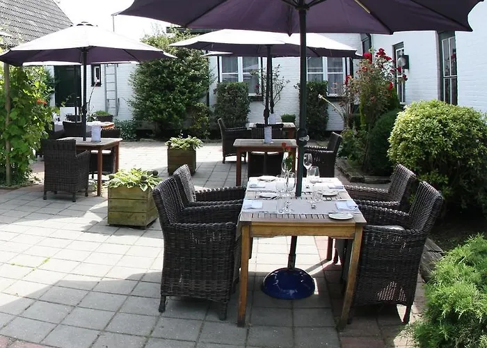 Rebecca Szálloda De Waal