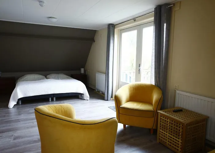 Rebecca Szálloda De Waal