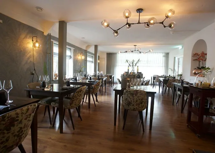 Rebecca Szálloda De Waal