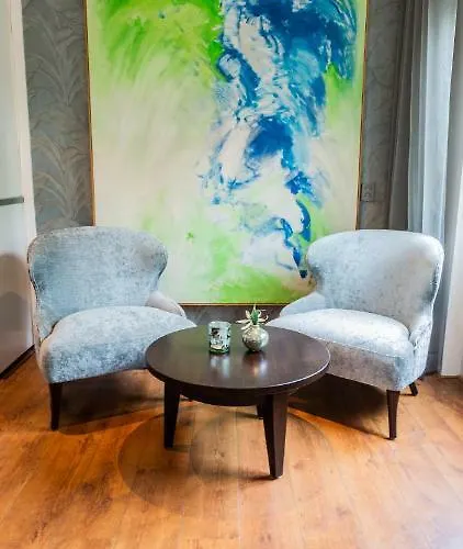 Rebecca Szálloda De Waal