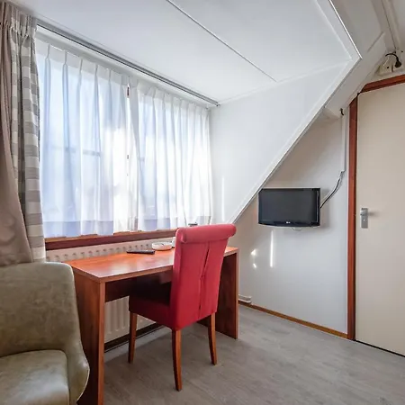 Rebecca Hotel De Waal